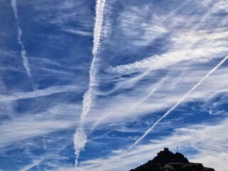 Kaleye Doğru Gökyüzü Ve Sirüs Bulutları